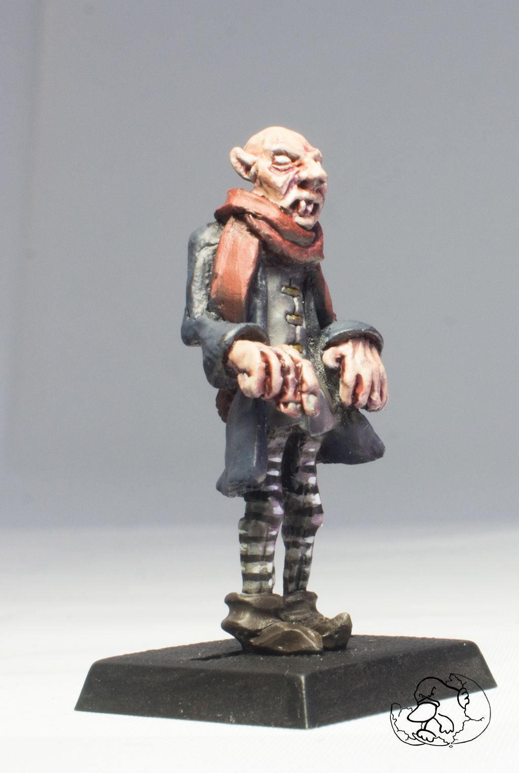 vampire fantasy miniature painted. pewter mini of an undead ideal for wargame and role playing game created by the platypus egg