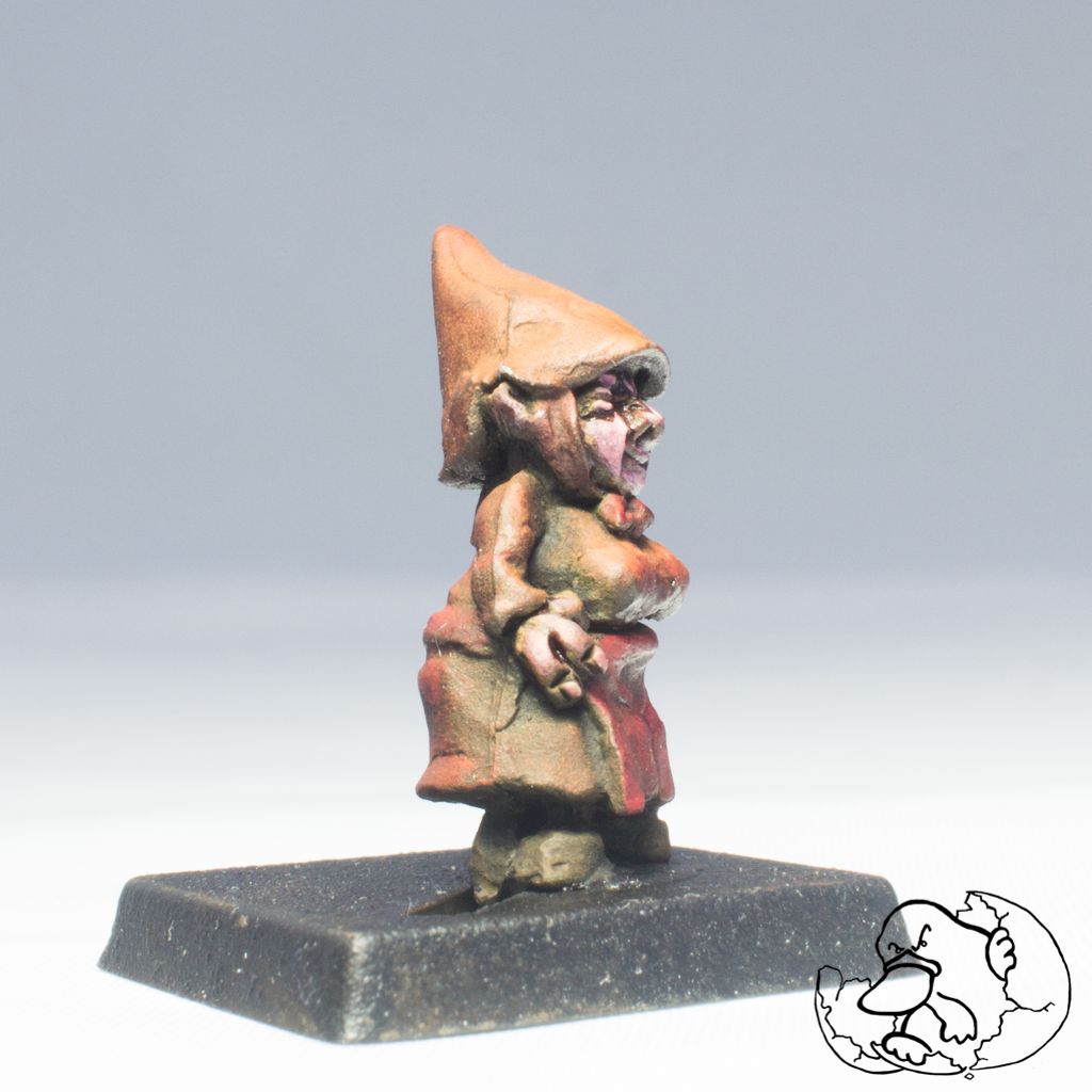 mini 28mm in pewter of a female gnome 